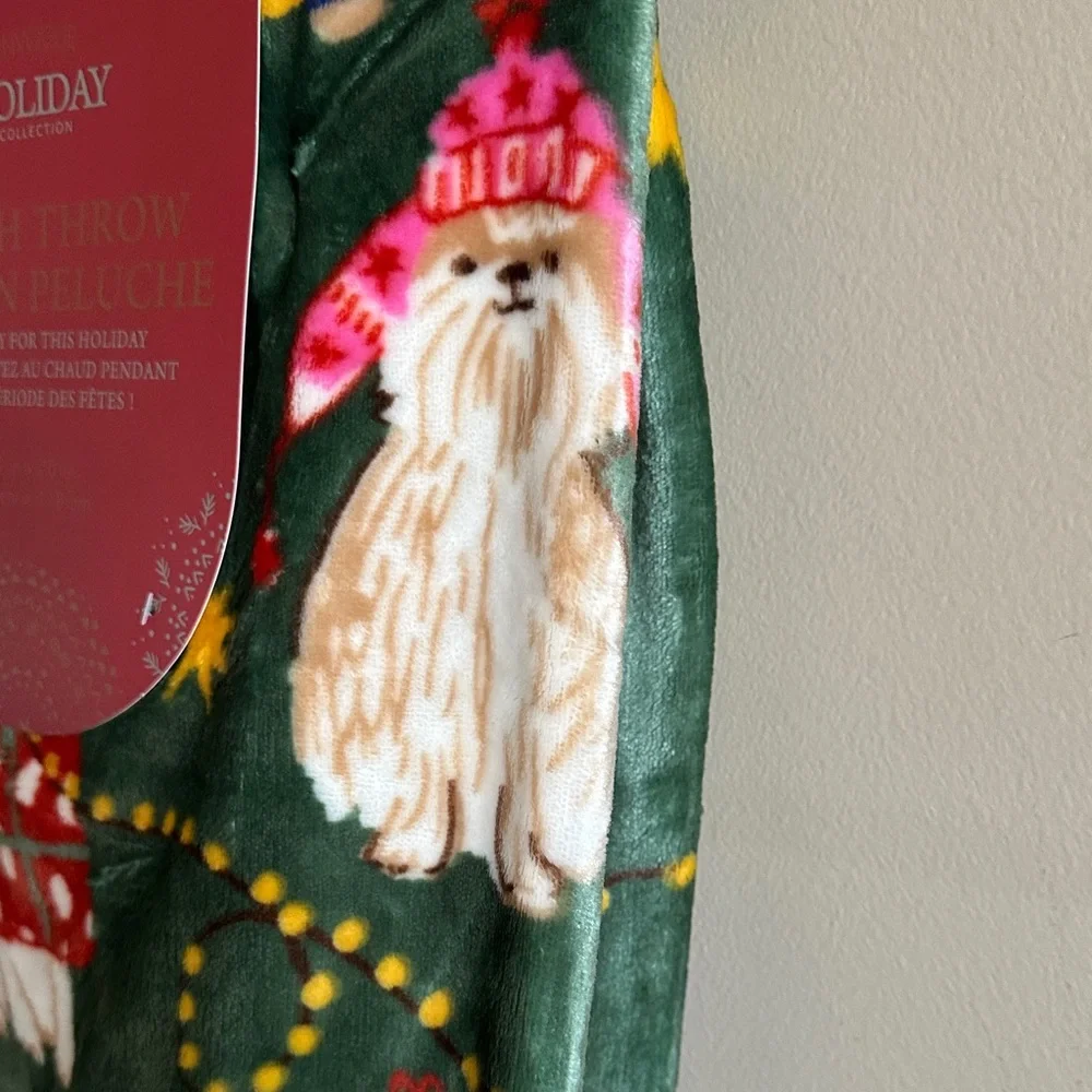 Envogue Holiday Christmas Festive Dog Plush Throw Blanket Oversized NEW!
